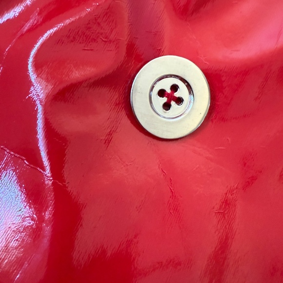 Show-stopping vintage 90s faux patent-leather trench in fire-engine red ❤️‍🔥 - Picture 10 of 14